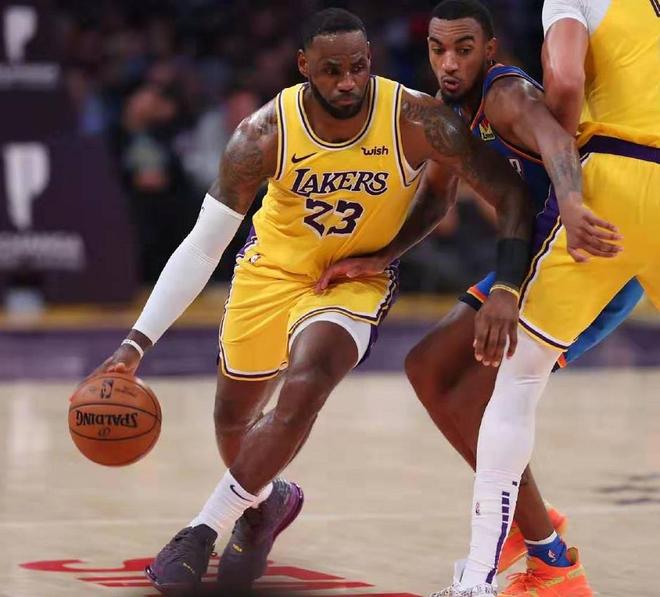 开云体育世界杯-尼克斯险胜雷霆，浓眉哥统治全场  第2张