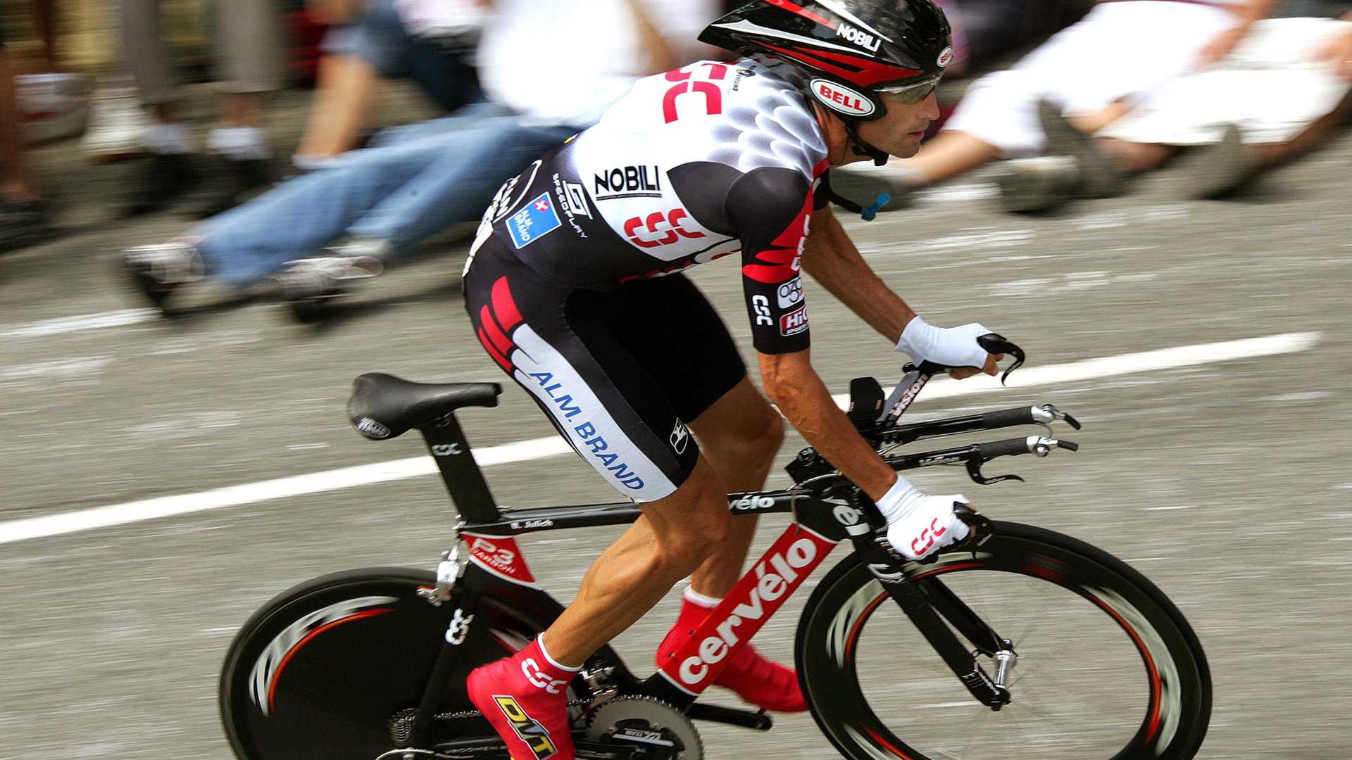 开云体育-欧冠半决赛之夜，乔治展现巨星价值