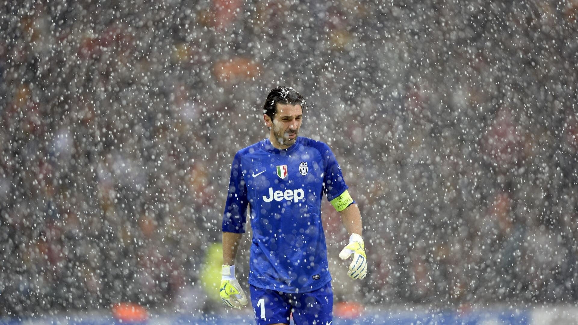 开云体育平台APP-欧联杯惊现新王！弗拉霍维奇统治级数据撕碎罗马，比利亚雷亚尔惨成背景板