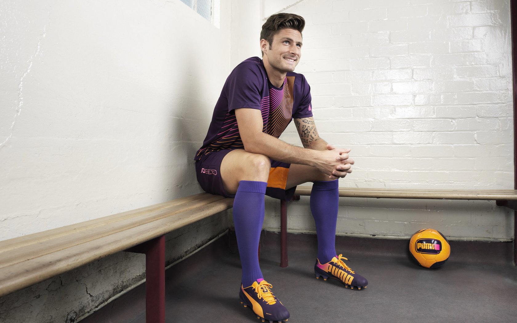 开云APP-皮克双响撕裂乌克兰防线，曼联式逆转基因再现欧陆战场  第2张